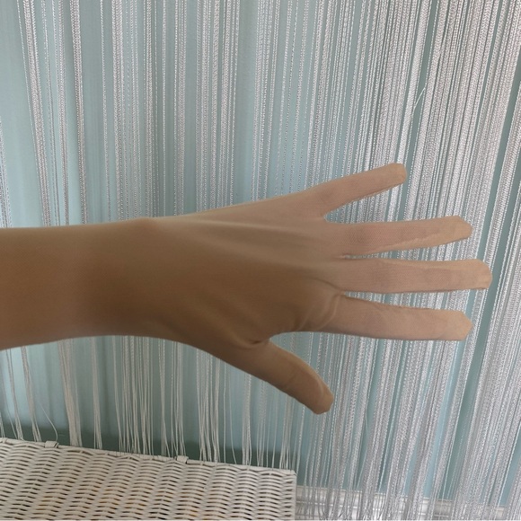 Bella Barnett Nude Sheer Mesh Elbow Gloves NWOT - Picture 6 of 15